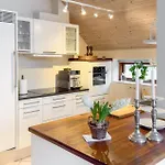 3 Bedroom Awesome In Vaeggerlose Lägenhet