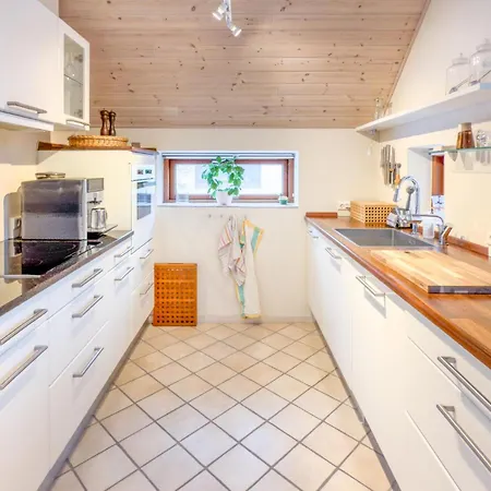 Awesome Apartment In Vaeggerlose With Wifi Lägenhet Bøtø By