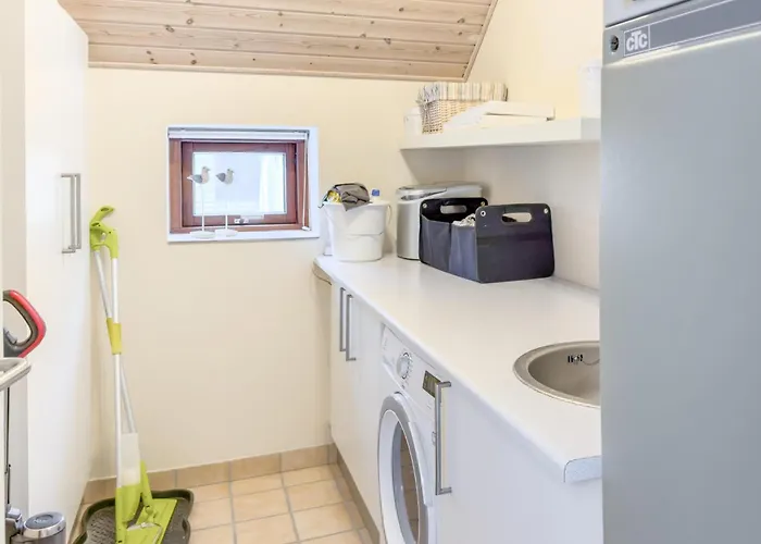 3 Bedroom Awesome In Vaeggerlose * Bøtø By